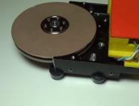 Hvordan lage en kvern fra en gammel harddisk Sharpener fra en fullføring av en harddiskkrets